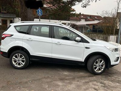 Gebraucht Ford Kuga Titanium 150 PS (110 kW) 2019 Weiß SUV