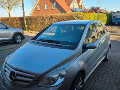 Gebraucht Mercedes B200 136 PS (100 kW) 2008 Silber Van / Kleinbus
