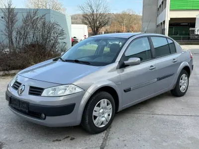 Occasion Renault Mégane Dynamique 113 ch (83 kW) 2004 Argent Berline