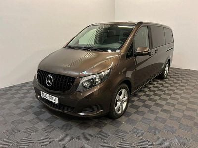 Braun Gebraucht 2018 Mercedes V220 Van / Kleinbus | 34.490 € (Guter Preis)