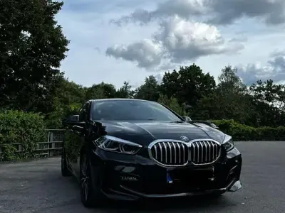 Gebraucht BMW 118 Advantage 140 PS (102 kW) 2019 Schwarz Limousine