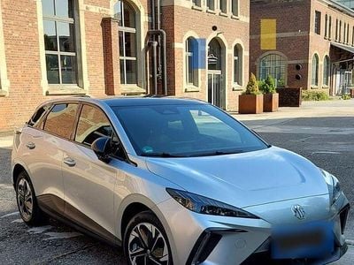 Usata MG MG4 EV Luxury 150 kW (204 CV) 2023 Argento Utilitaria