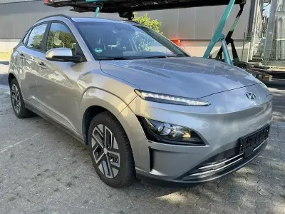 Gebraucht Hyundai Kona Select 100 kW (136 PS) 2022 Silber SUV