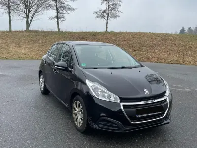 Gebraucht Peugeot 208 82 PS (60 kW) 2016 Schwarz Kleinwagen