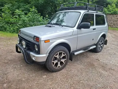 Gebraucht Lada niva 83 PS (61 kW) 2022 Silber SUV