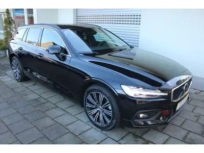 Gebraucht Volvo V60 Core 197 PS (144 kW) 2025 Onyxblack Kombi