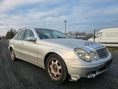 Gebraucht Mercedes E220 Classic 150 PS (110 kW) 2004 Silber Limousine