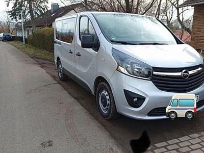 Gebraucht Opel Vivaro 115 PS (84 kW) 2015 Silber Van / Kleinbus
