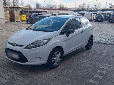 Gebraucht Ford Fiesta 82 PS (60 kW) 2011 Weiß Kleinwagen