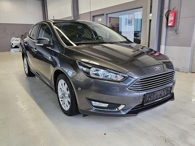 Grau Gebraucht 2018 Ford Focus Titanium Limousine | 12.899 € (Fairer Preis)