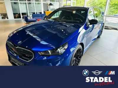 Neu BMW M5 Performance 727 PS (534 kW) 2026 Marina bay blau metallic Kombi