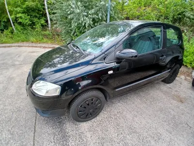 Gebraucht VW Fox 54 PS (39 kW) 2005 Schwarz Kleinwagen