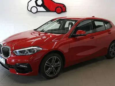 Gebraucht BMW 118 Sport Line 140 PS (102 kW) 2020 Rot Limousine