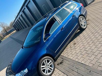 Gebraucht VW Passat 140 PS (102 kW) 2009 Blau Kombi