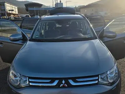 Begagnad Mitsubishi Outlander Intense 156 HK (114 kW) 2013 Grå SUV