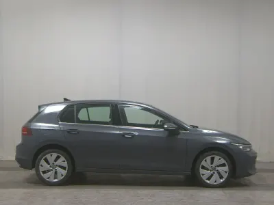 Gebraucht VW Golf VIII Style 150 PS (110 kW) 2025 Grau Limousine