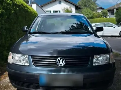 Gebraucht VW Passat 100 PS (73 kW) 1998 Blau Limousine