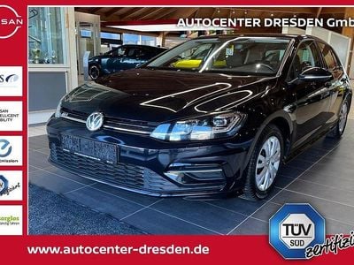 Gebraucht VW Golf VII Highline 150 PS (110 kW) 2019 Deep black perleffekt Limousine