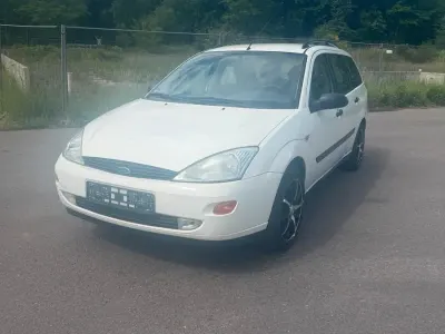 Gebraucht Ford Focus 101 PS (74 kW) 2000 Weiß Kombi