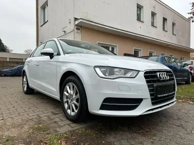 Używany Audi A3 Attraction 110 KM (80 kW) 2015 Biały Sedan/Limuzyna