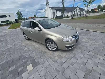 Gebraucht VW Golf VI Comfortline 122 PS (89 kW) 2009 Wheat beige metallic Kleinwagen