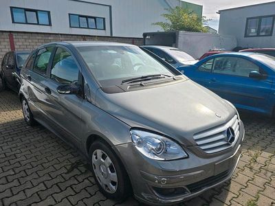 Mercedes B200