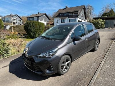 Usata Toyota Yaris Comfort 69 CV (50 kW) 2018 Grigio Utilitaria