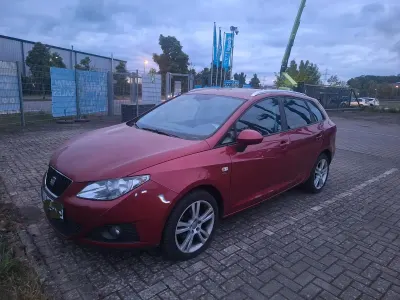 Używany Seat Ibiza ST 105 KM (77 kW) 2011 Czerwony Kombi