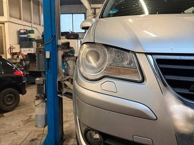 Second-hand VW Touran 109 CP (80 kW) 2008 Argintiu Monovolum