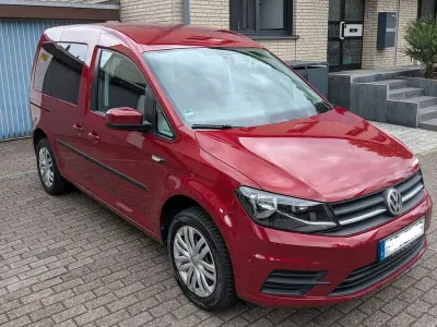 Gebraucht VW Caddy Trendline 125 PS (91 kW) 2017 Rot Van / Kleinbus