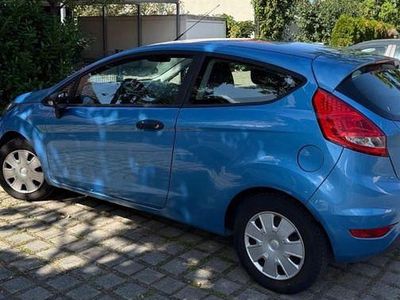 Gebraucht Ford Fiesta Ambiente 60 PS (44 kW) 2009 Blau Kleinwagen