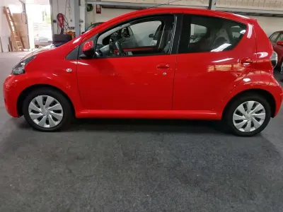 Brugt Toyota Aygo Cool 68 HK (50 kW) 2014 Rød Hatchback