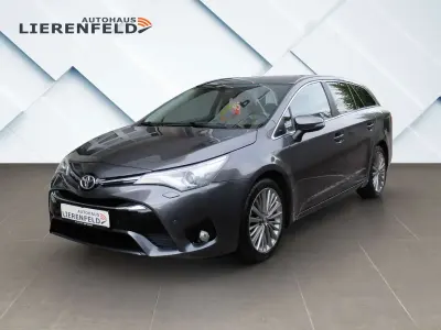 Gebraucht Toyota Avensis Comfort 143 PS (105 kW) 2015 Grau Kombi