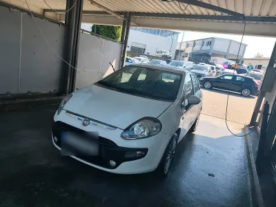 Gebraucht Fiat Grande Punto 77 PS (56 kW) 2010 Weiß Kleinwagen