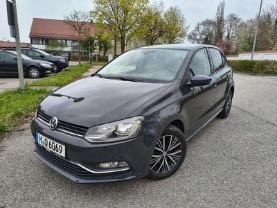 Usado VW Polo Allstar 90 HP (66 kW) 2017 Cinzento Sedan