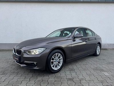 Braun Gebraucht 2012 BMW 320 Luxury Line Limousine | 12.700 € (Guter Preis)