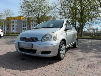 Gebraucht Toyota Yaris 80 PS (58 kW) 2003 Silber Kleinwagen