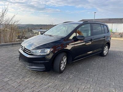 Gebraucht VW Touran Comfortline 150 PS (110 kW) 2020 Schwarz Van / Kleinbus