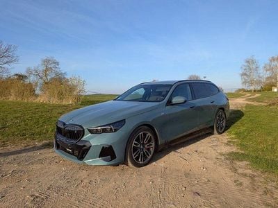 Usata BMW i5 Comfort Edition 250 kW (340 CV) 2025 Verde Station wagon