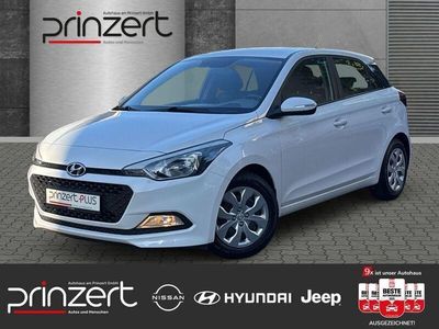 Gebraucht Hyundai i20 Classic 84 PS (61 kW) 2017 Polar white / sol Limousine