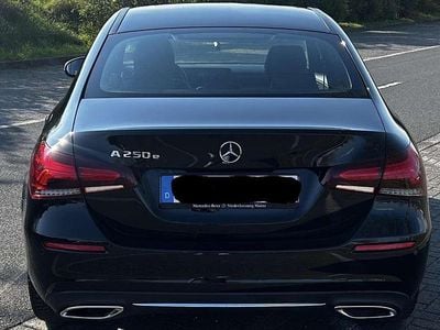 Second-hand Mercedes A250 Progressive 218 CP (160 kW) 2020 Negru Berlinǎ