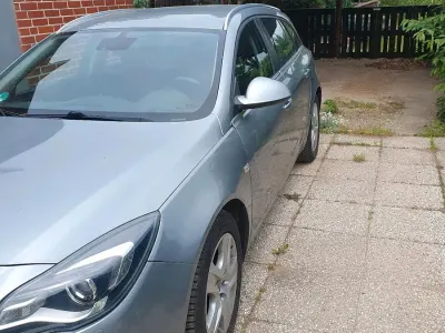 Gebraucht Opel Insignia 140 PS (102 kW) 2015 Grau Kombi