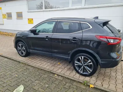 Gebraucht Nissan Qashqai N-Connecta 116 PS (85 kW) 2017 Schwarz SUV