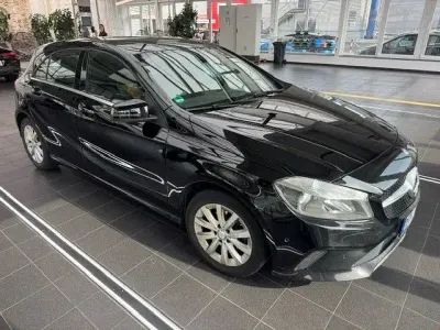 Gebraucht Mercedes A180 109 PS (80 kW) 2016 Schwarz Kleinwagen