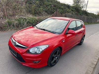 Gebraucht Hyundai i30 Edition 109 PS (80 kW) 2010 Rot Limousine