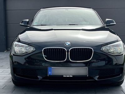 gebraucht BMW 114 i - schwarz / 8fach bereift