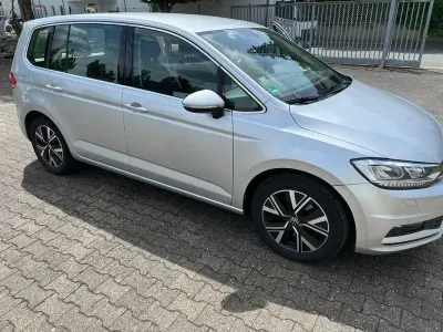 Gebraucht VW Touran Highline 150 PS (110 kW) 2021 Silber Van / Kleinbus