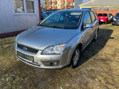 Occasion Ford Focus Ghia 101 ch (74 kW) 2005 Argent Berline