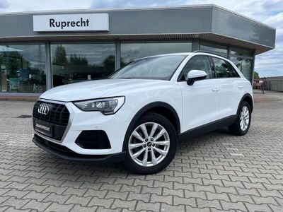 Weiß Gebraucht 2021 Audi Q3 Basis SUV | 28.800 € (Etwas zu teuer)