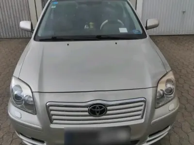 Gebraucht Toyota Avensis 129 PS (94 kW) 2004 Silber Limousine